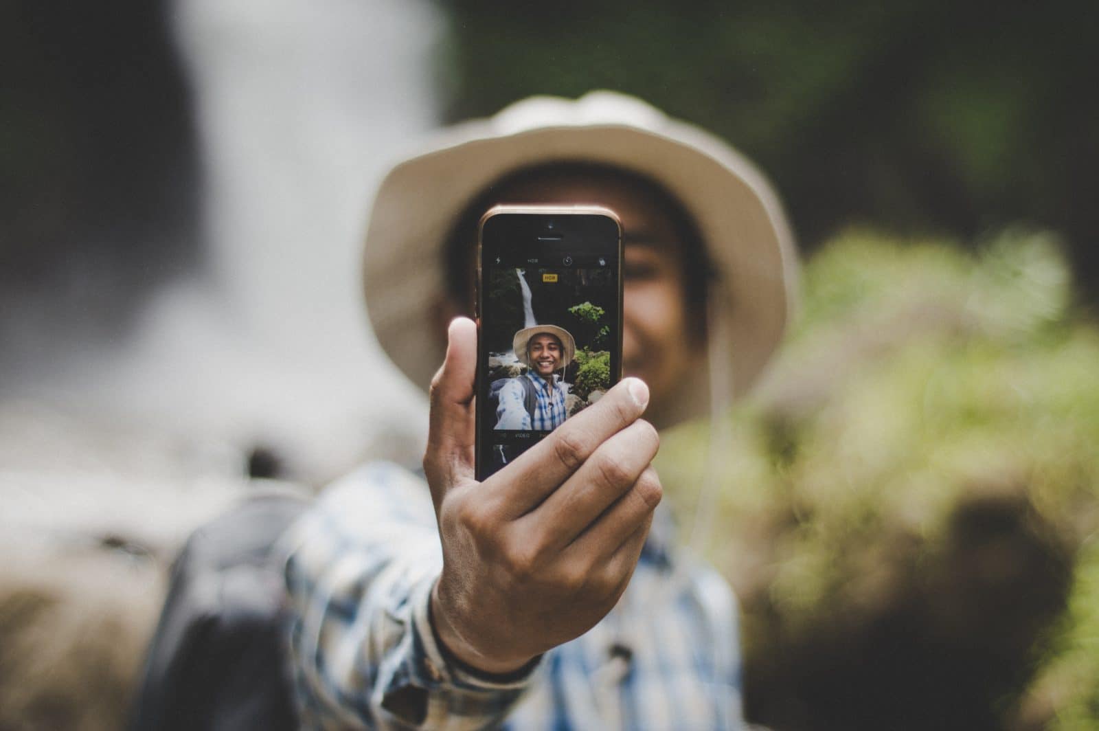 5 Tips on Taking the Perfect Holiday Selfie